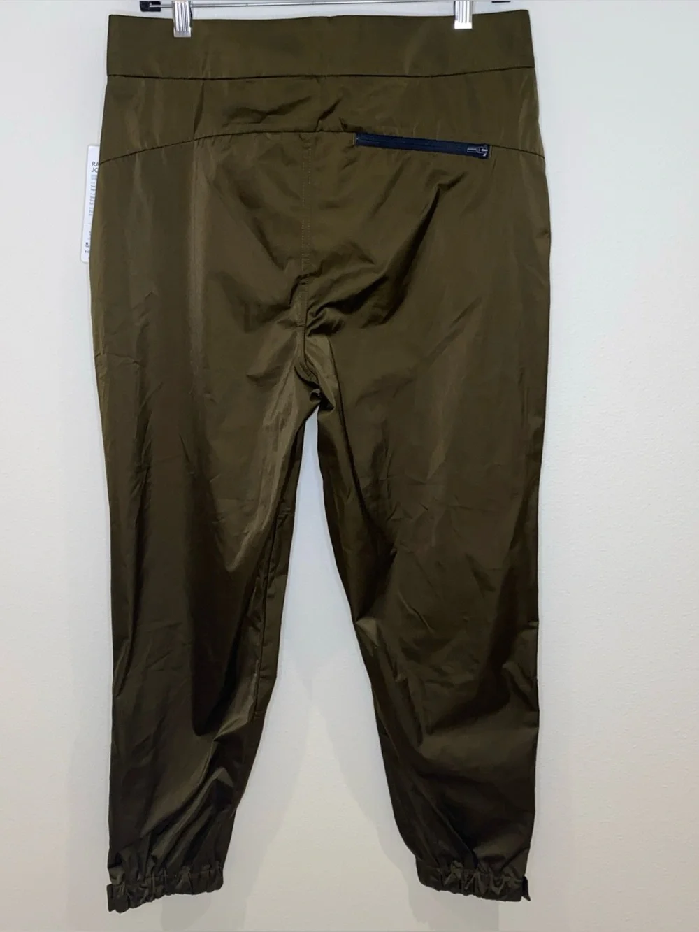 NWT Athleta Radiant Jogger Pant Olive Green Size 8 Sleek Satiny Finish MSRP $108